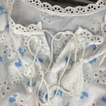 Chic Wish White & Blue Eyelit Embroidered Floral Sleeveless Blouse Top NEW L Photo 3