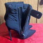 Jennifer Lopez  Black Quilted Heeled Boots Photo 2