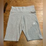 Adidas Woman’s ADICOLOR ESSENTIALS SHORT LEGGINGS SIZE Photo 1