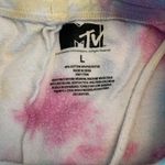 Junior’s MTV tie Photo 1