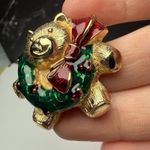 Teddy Bear With Christmas Holly Berry Wreath Enamel Brooch Pin Gold Tone Photo 8