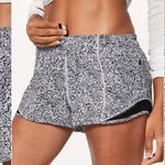 Lululemon  Hotty Hot Short II *2.5"
Ditsy Daisy White Black Photo 1