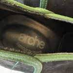 Arche Black Nubuck Suede Lace Up Heels Green Trim Woman's Sz 39 Bootie Lug Sole Photo 5