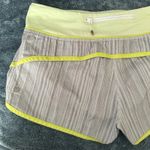 Lululemon ‎ Speed Up Mid-Rise Shorts 2.5" Sz 6 Black White Yellow Band Women's Photo 4