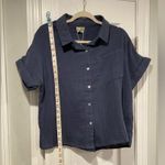 C&C California NWT  Size M Dusty Blue Cotton Gauze Short Sleeve Button Down Shirt Photo 4