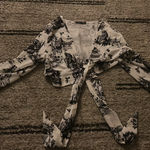 Boohoo Women’s  cris-cross crop top Photo 0