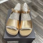 Abeo Solstice Buckle wedge sandal comfort cushioned gold metallic shoes size 7.5 Photo 6