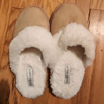 Laura Ashley  Cozy‎ Faux Fur Slippers Beige Comfort Indoor Shoes Women's Photo 0