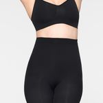 SKIMS Mid Thigh Shaping Short In Onyx Size XS Photo 0