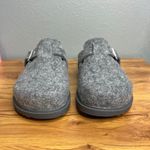 BEACH by Matisse Portland Clogs Mules Size 10 Gray Felt Faux Fur Lined NEW Photo 3