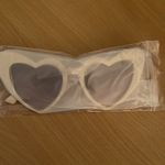 NWT Heart Shape White Sunglassed Photo 4