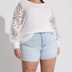 Torrid - 5 Inch Mom Jean Premium Classic Denim Mid-Rise Vintage Short Photo 1