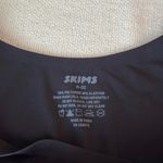 SKIMS  Naked Scoop Neck Bodysuit in Onyx, Size Medium - DD Photo 4