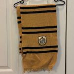 Harry Potter Hufflepuff Scarf Photo 0
