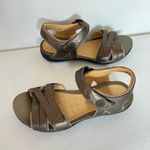 Clarks Un Vasha Sandal Bronze Leather Strappy Velcro Adjustable Fit Size 7 Photo 1