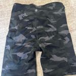 Athleta  Ultimate stash pocket camo shorts size small Photo 3