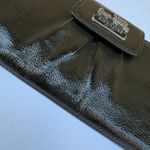 Coach  Wallet Olive Green Patent Leather – Pink Interior, Vintage & Chic Photo 3