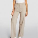 Vuori  Halo Essential Wide Leg Pants - Women's small Photo 1