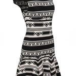 Alice + Olivia - Black & White Aztec Print Dress W/ Flared Hem Sz XS Photo 10