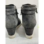 Womans Linea Paolo 6.5 M Blue Camo Suede Wedge Bootie Photo 4