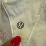 Lululemon  Hotty Hot High-Rise Short 2.5" in white size 6 Photo 3