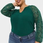 Torrid  Size 3X Crinkle Gauze Lace Bishop Sleeve Blouse V Neck Christmas Green Photo 0