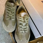 Givenchy  runner active patent leather low trainers in light pink/beige color. Photo 2