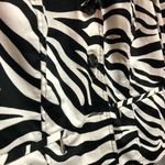 Dress Barn 18 W zebra print jacket with two zipper pockets, three-quarter sleeve Photo 2
