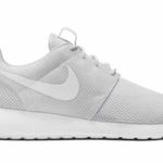 Nike Women’s Roshe One Photo 2