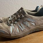 Skechers Women's Beige Tan Reggae Walking Shoe size 7.5 Active Workout Outdoor Photo 3