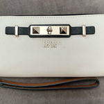Guess  Wallet Photo 0