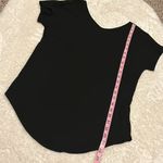 Paraphrase  women's XS black v-neck t-shirt Photo 4