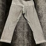 Lululemon Womens sz8  Wunder Under  Herringbone White Black Capri leggings  Photo 1