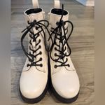 SO  Women's White Combat Boots Size 7 Photo 2
