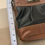 CHAPS Purse  Two-Tone Crossbody Bag great condition well made Photo 3