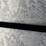 EUC Time and Tru Women's Short Photo 3