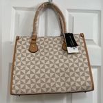 Vegan Leather Handbag With Wallet And Removable Strap. Photo 4