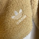 Adidas Women’s 2 Pc Athleisure Set Long Sleeve Crop & Bike Shorts Beige Boucle Photo 2