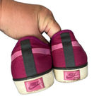 Nike  purple sneakers SIZE 10 LOW TOP FASHION Photo 2