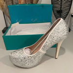 Lauren Lorraine Elegant Silver White High Heel Pumps by  Size 11 Photo 0