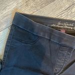 Gloria Vanderbilt  Women's Slimming Size 12 Straight Leg Skinny Jeans Jeggings Photo 2