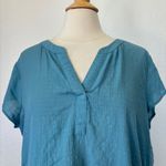 Jane and Delancey Solid Blue V-Neck Short Sleeve High Low Envelope Hem Blouse Photo 3