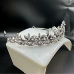 Elegant Silver Tiara Photo 5