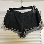 No Boundaries Md cotton Lace Trim Booty Shorts Photo 0