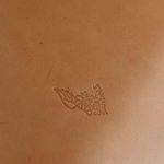 Demijohn cutout leather tote Photo 9