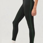 Outdoor Voices  SeamlessSmooth 7/8 Legging - Black/Evergreen size S EUC Photo 0