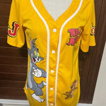 Retro Tom & Jerry Cartoon Baseball Jersey Shirt Bright Yellow Orange AOP sz L Size L Photo 0