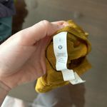 Lululemon LULU GOLD/YELLOW CROPPED TANK LOOSE SIZE 2 Photo 3