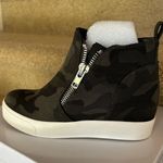 Steve Madden Wedge Sneakers Photo 0