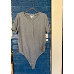 Mittoshop NWT Gray Ribbed Knit Short Sleeve Henley Bodysuit Top Women's XL Photo 1